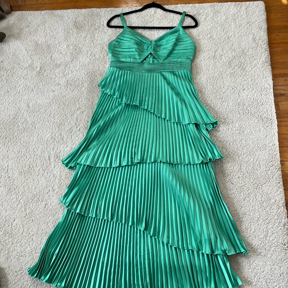 Abercrombie & Fitch Emerald Green Pleated Tiered Maxi Dress